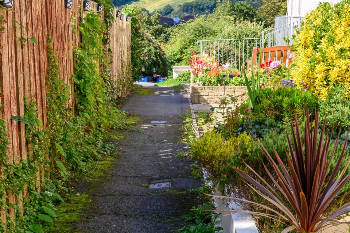 Front entrance footpath to carpark