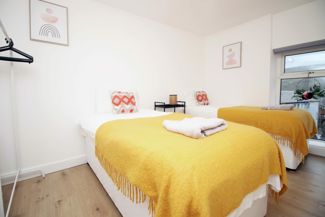 Twin bedroom