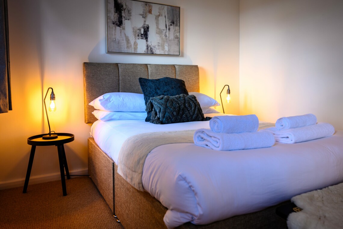 Cosy double bedroom with sea views