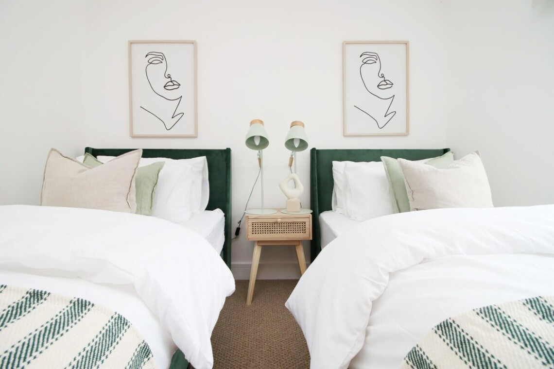Twin bedroom