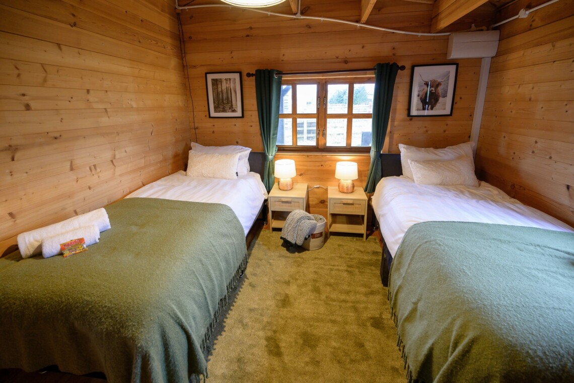 Twin bedroom