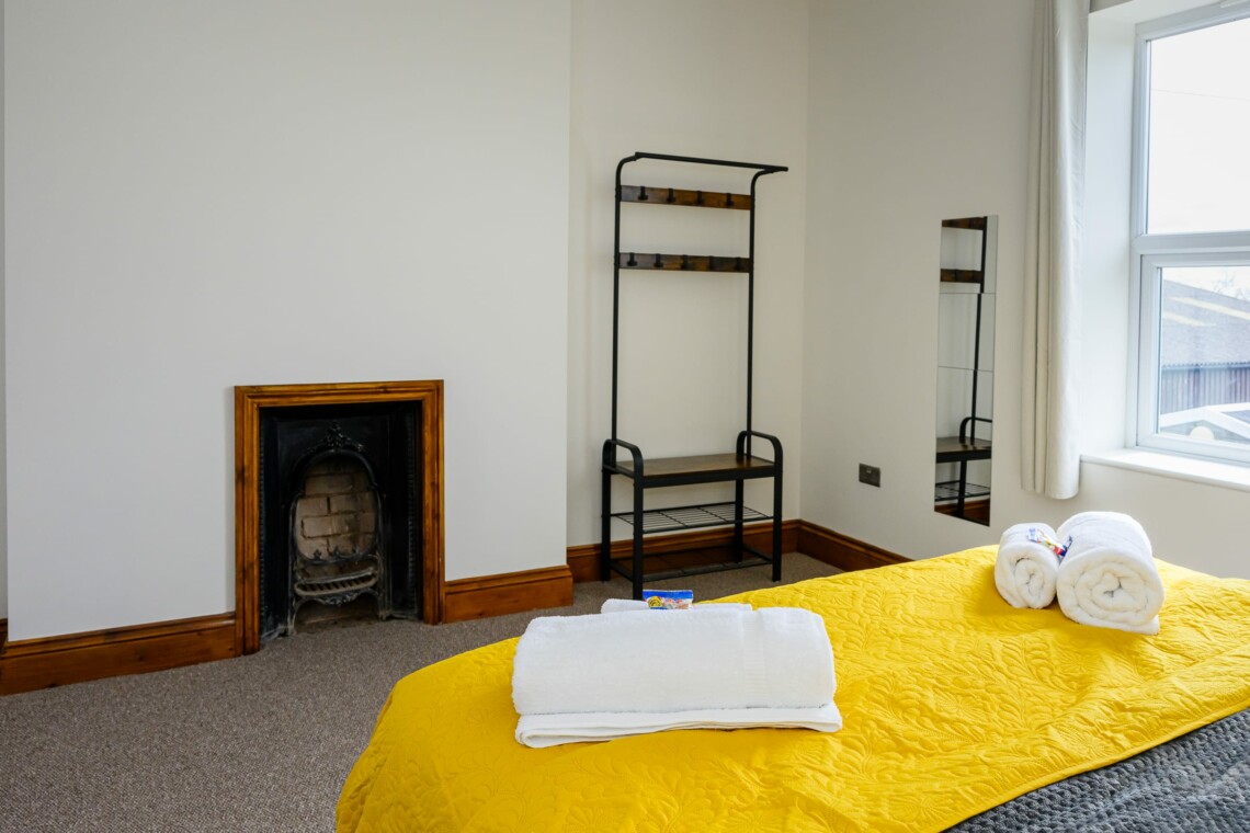 Hanging rail and original fireplace