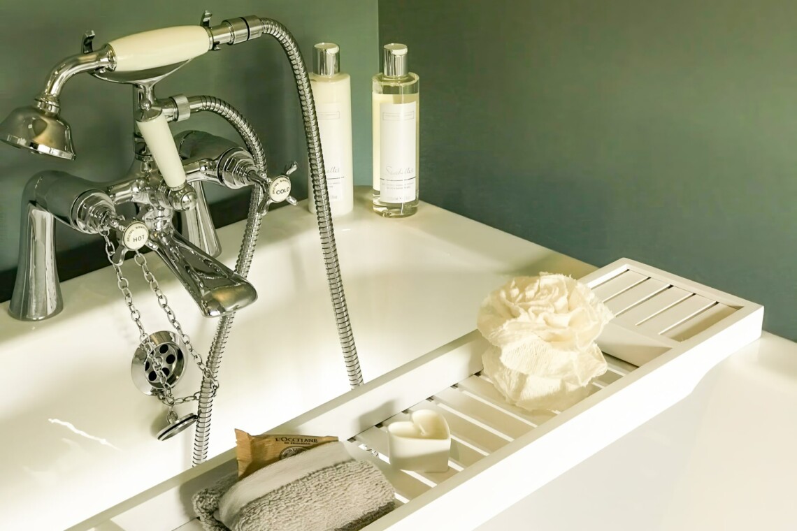 Free standing bath