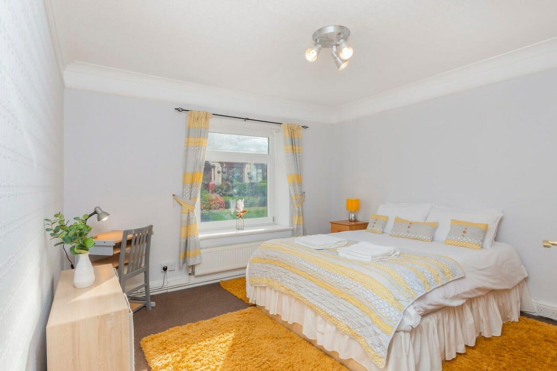 Double bed with desk space