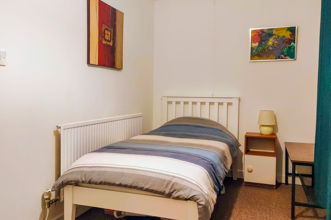Single b3edroom with foldout bed.