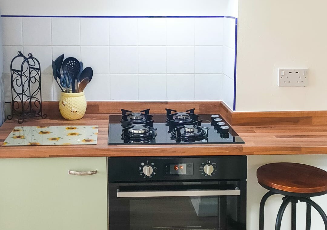 Gas hob and electric oven