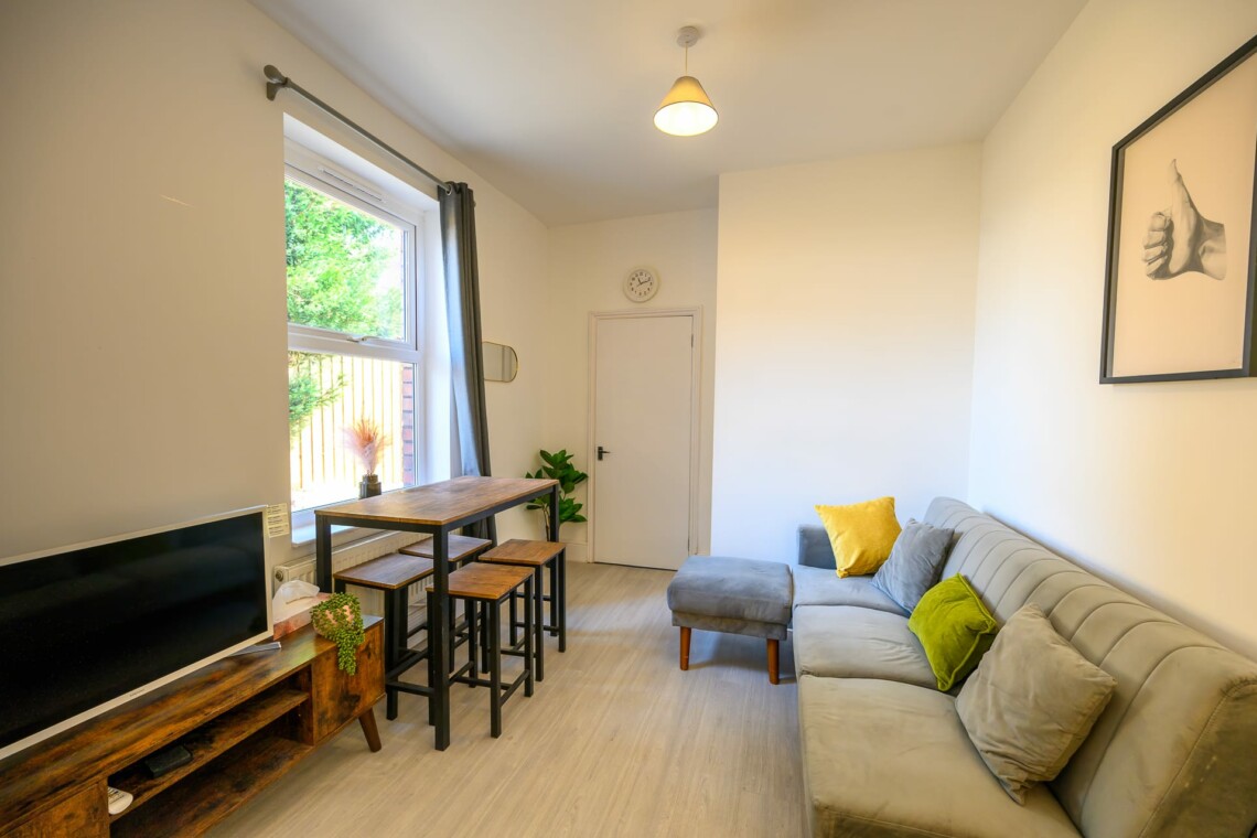 Seating & dining area
