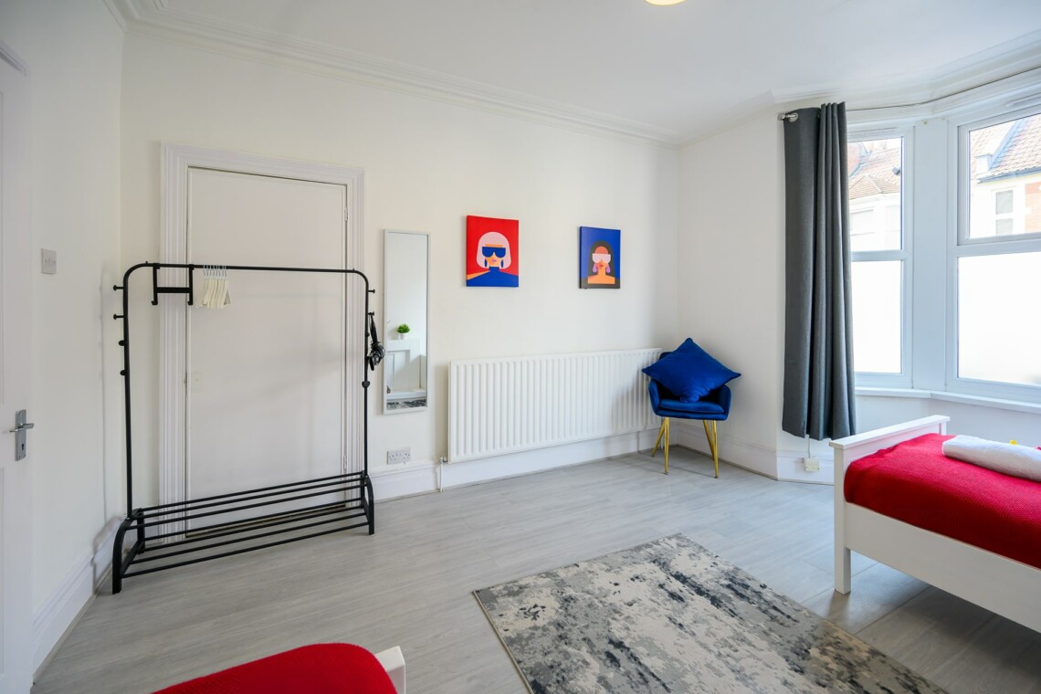 Twin bedroom