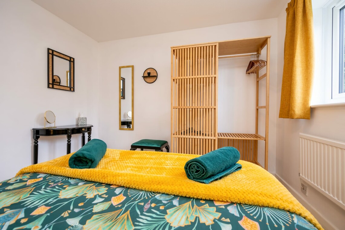Double bedroom storage & hanging space
