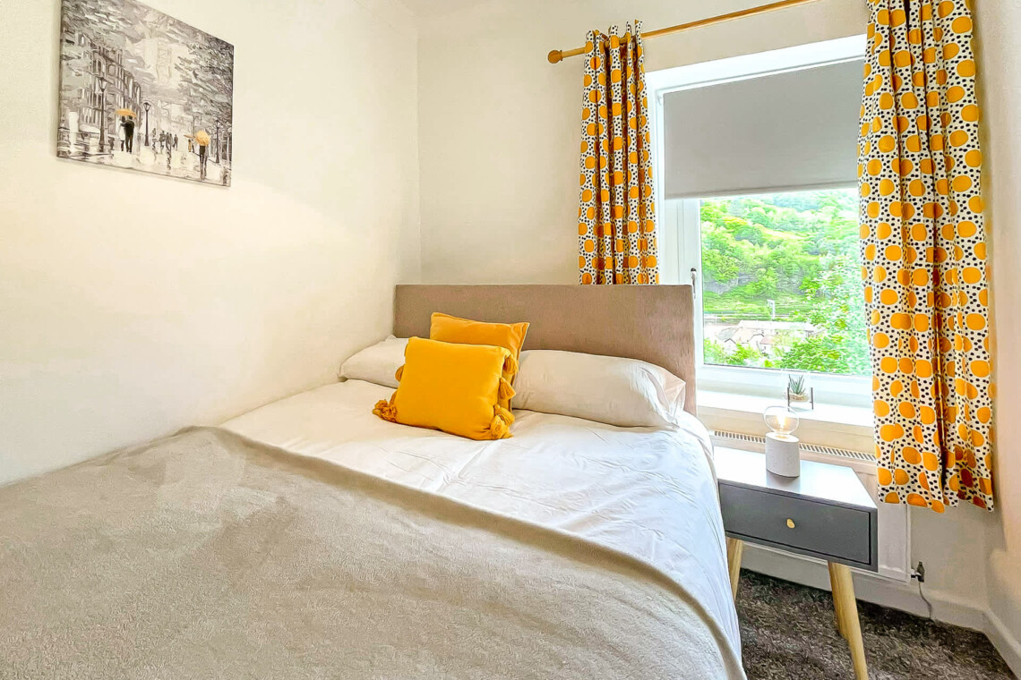 Bedroom 2 with double bed