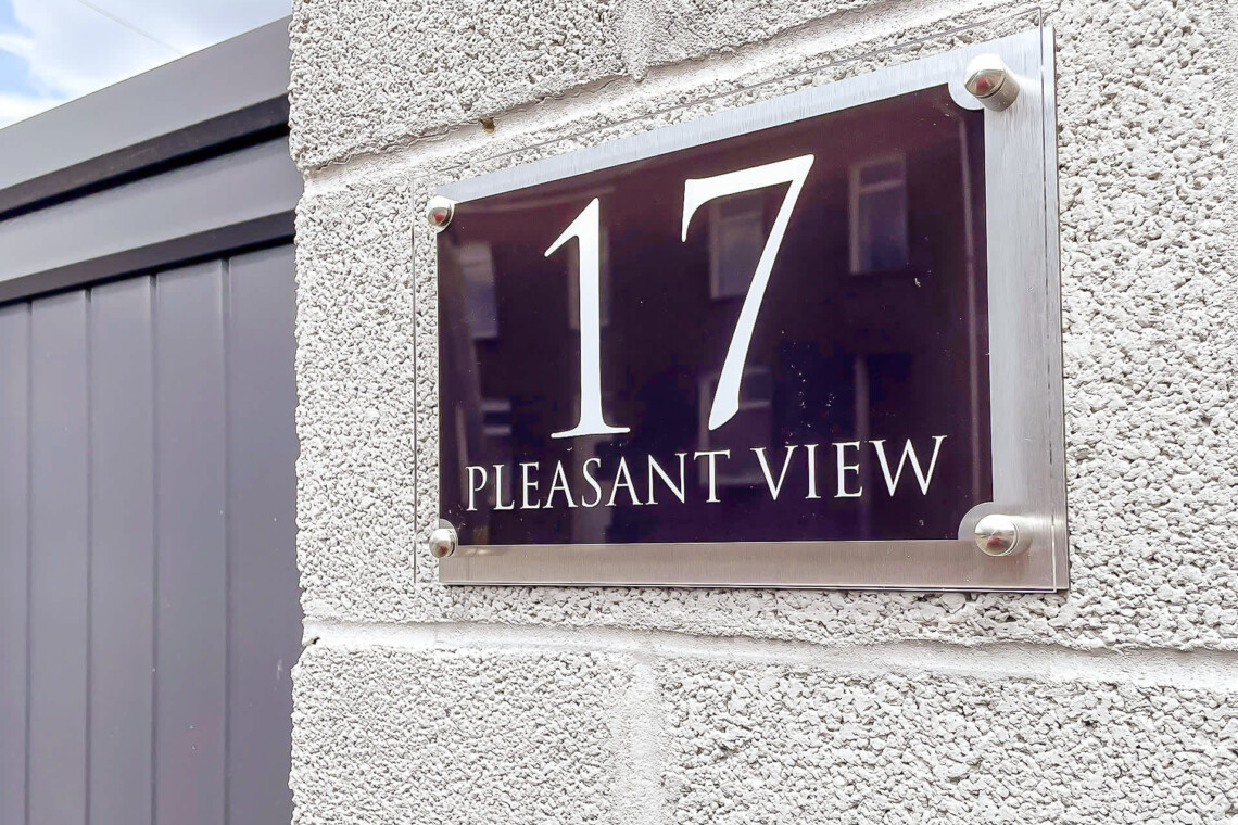 Sign/logo