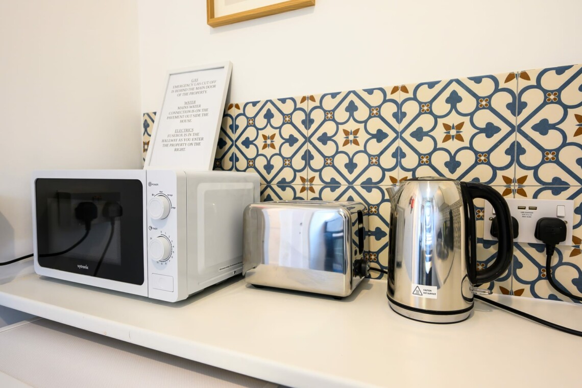 Microwave, toaster & kettle
