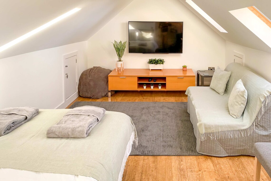 Cosy space with double bed and sofa bed