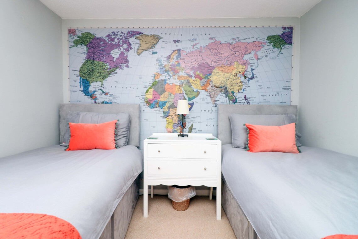 Twin bedroom 