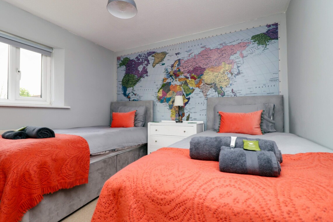 Twin bedroom
