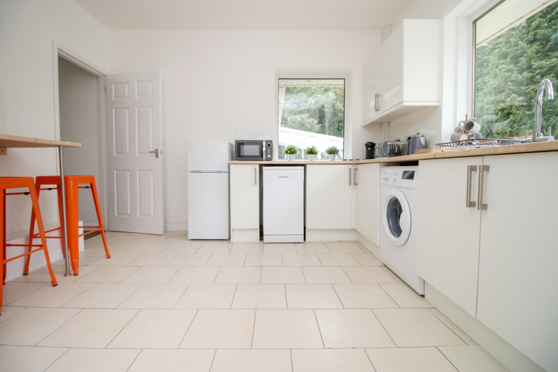 Spacious kitchen 