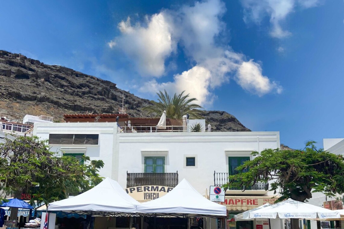 Outside view of Casa Vivienne