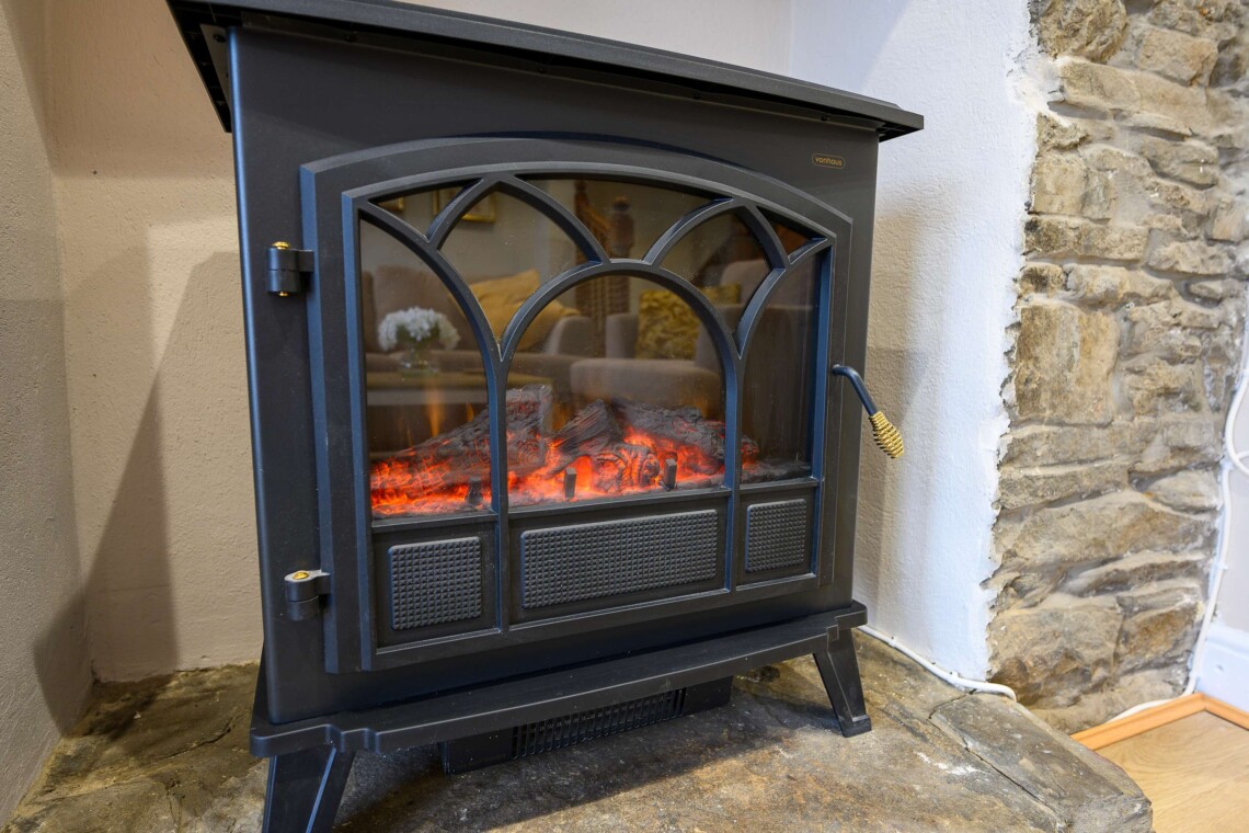 Relax in front of the log effect coal fire