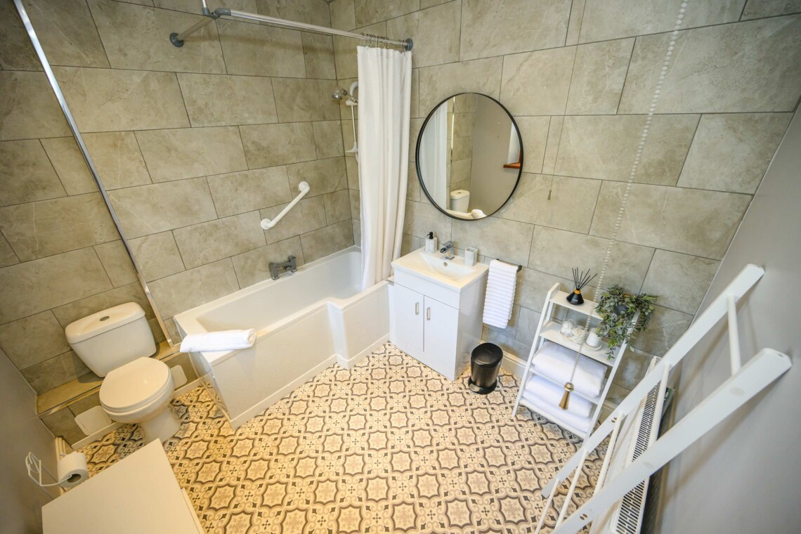 Large bathroom 