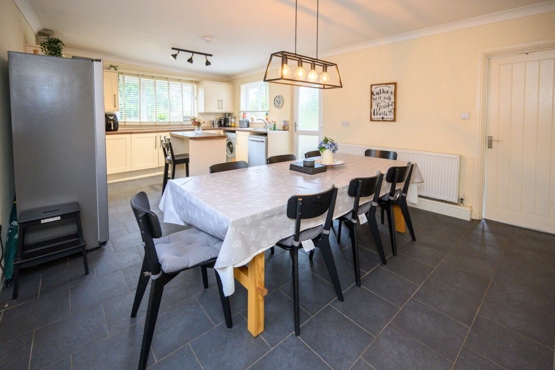 Open plan kitchen & dining space