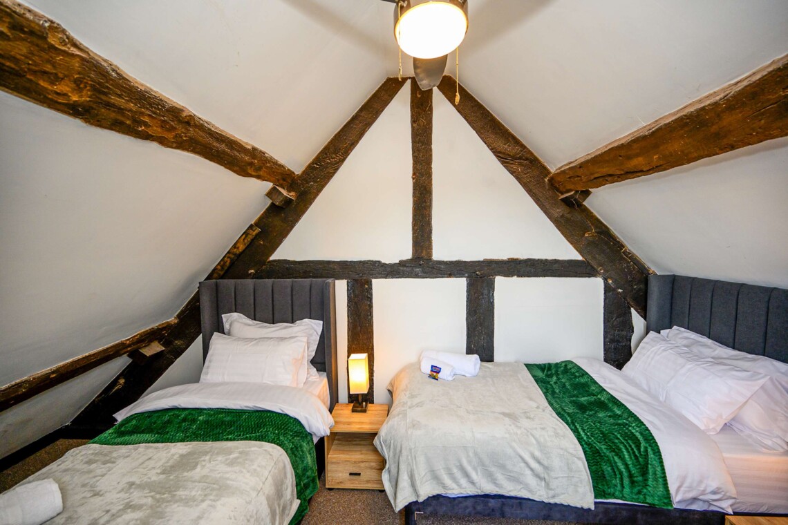 Twin bedroom cosy beds