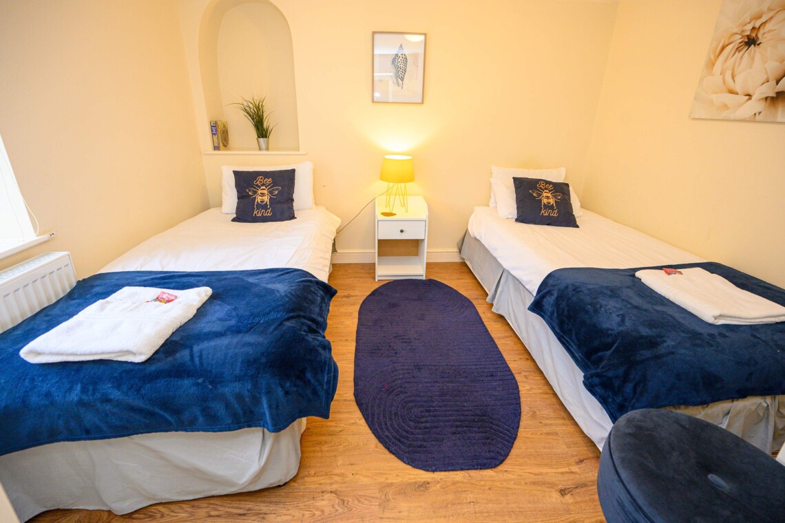 Twin bedroom lower floor