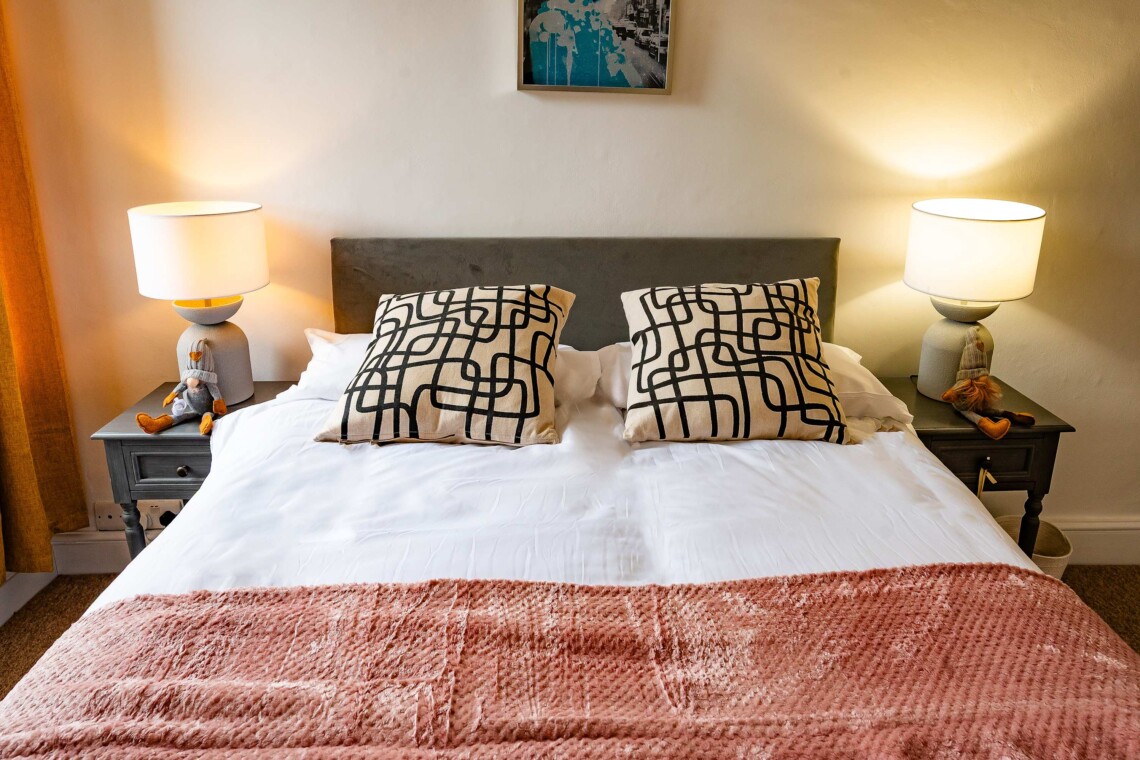 Double bedroom, hotel-quality linen