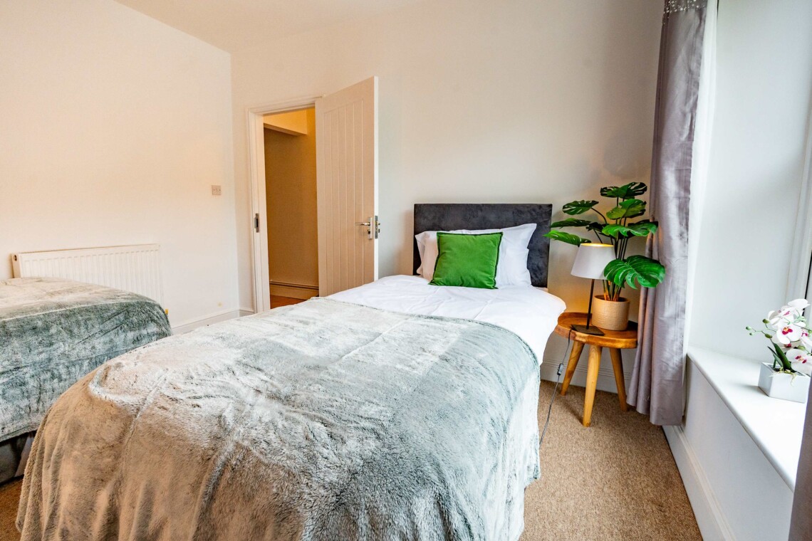 Downstairs twin bedroom