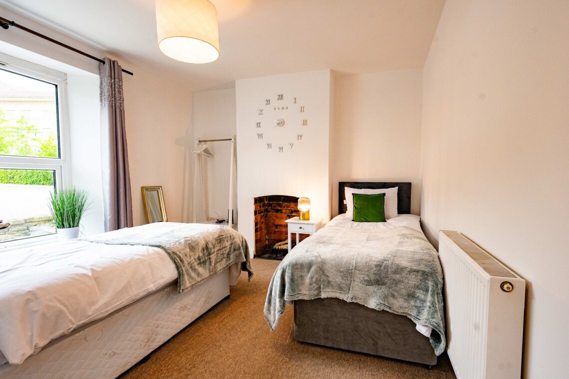 Twin bedroom downstairs