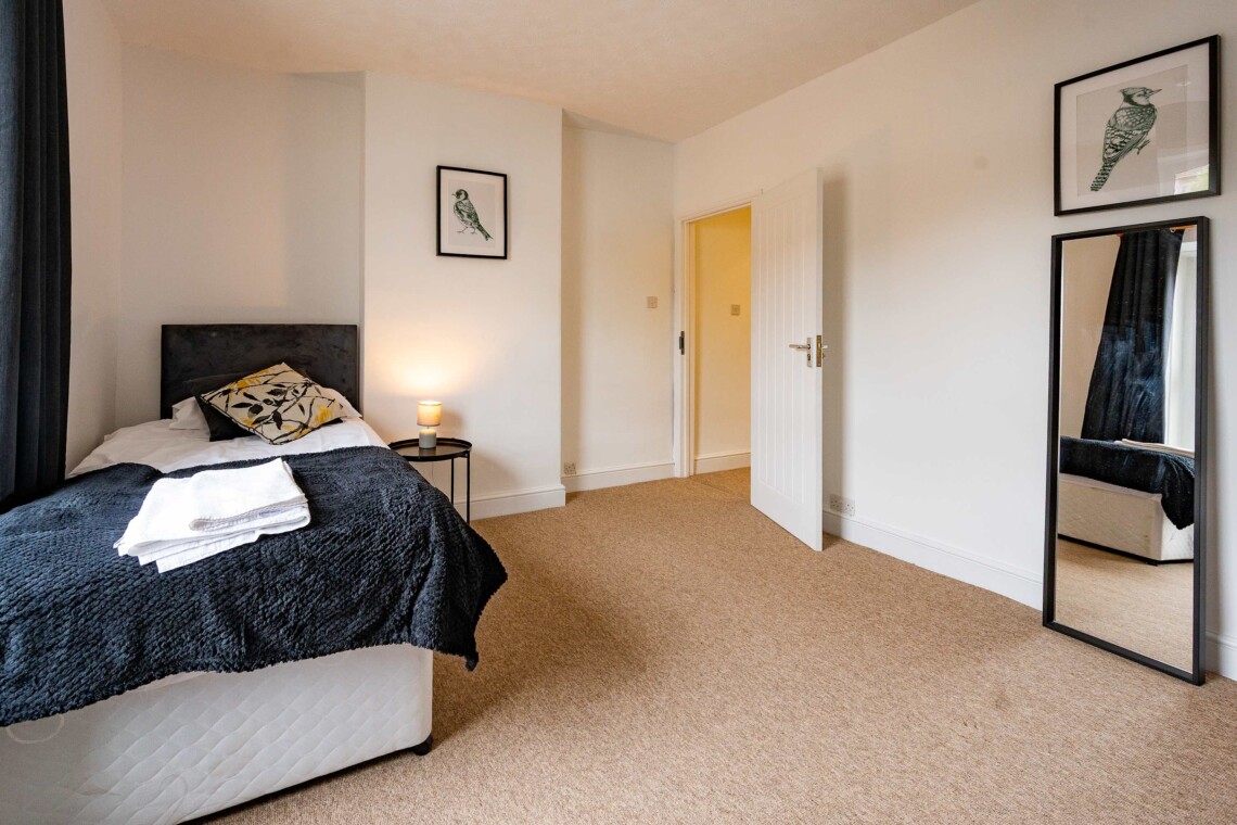 Twin bedroom upstairs