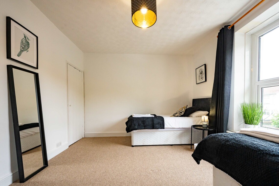 Twin bedroom