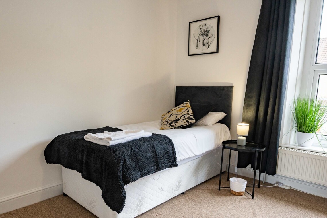 Twin bedroom