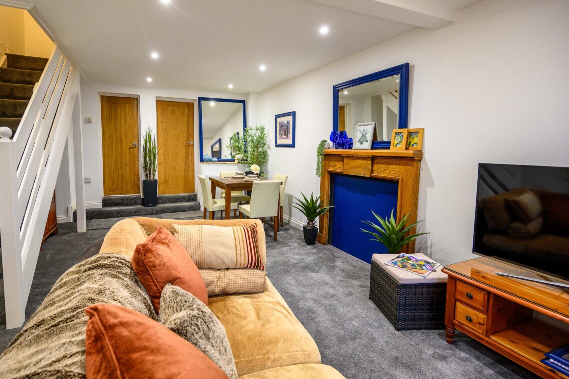 Open plan living & dining area
