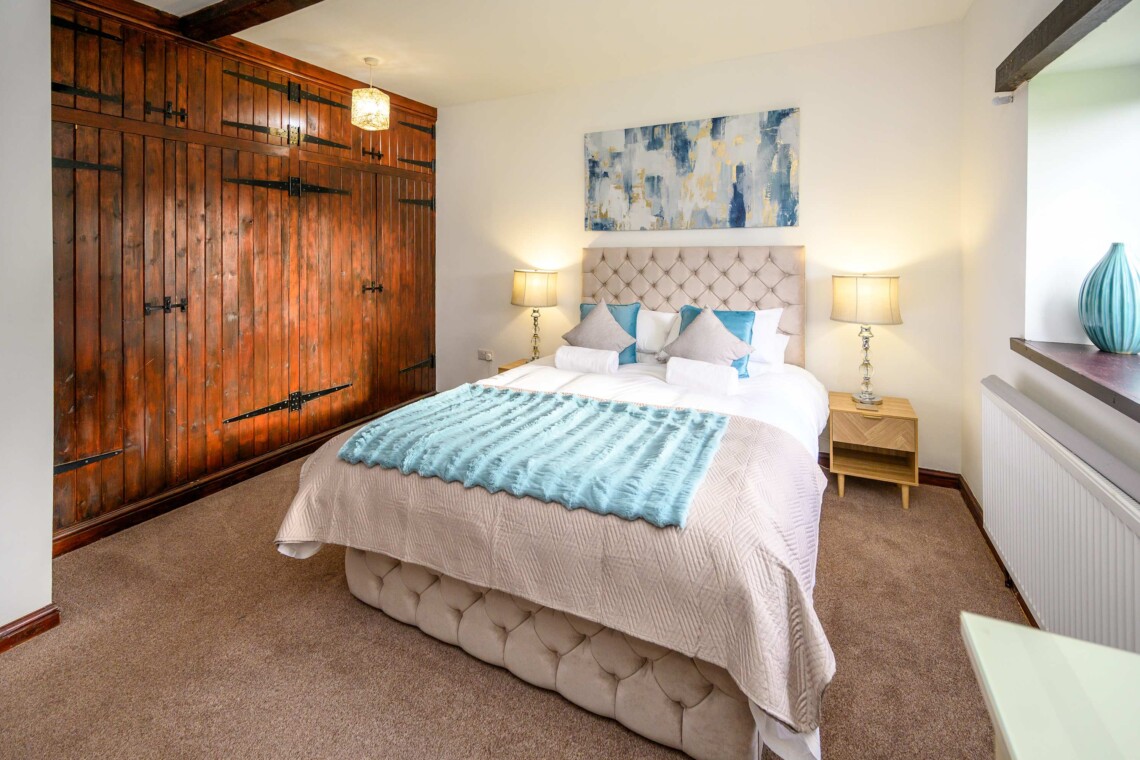 King-Sized Bed Main Bedroom 