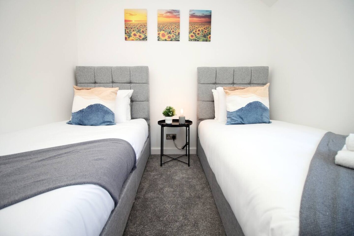 Twin bedroom 2nd floor