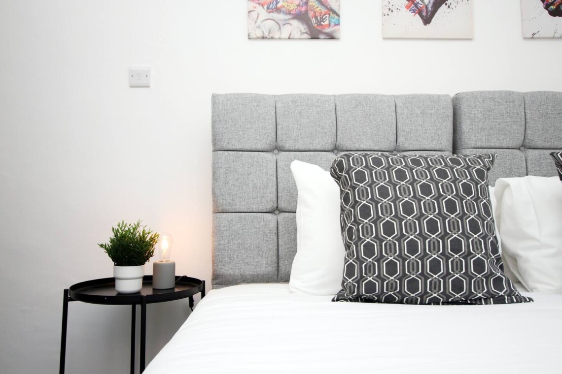 Bedroom with a comfortable king-size bed, perfect for a peaceful night's sleep