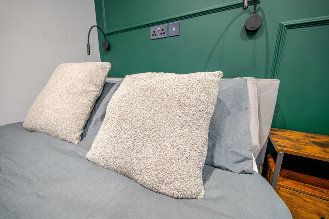 Bedroom, reading lights above the bed