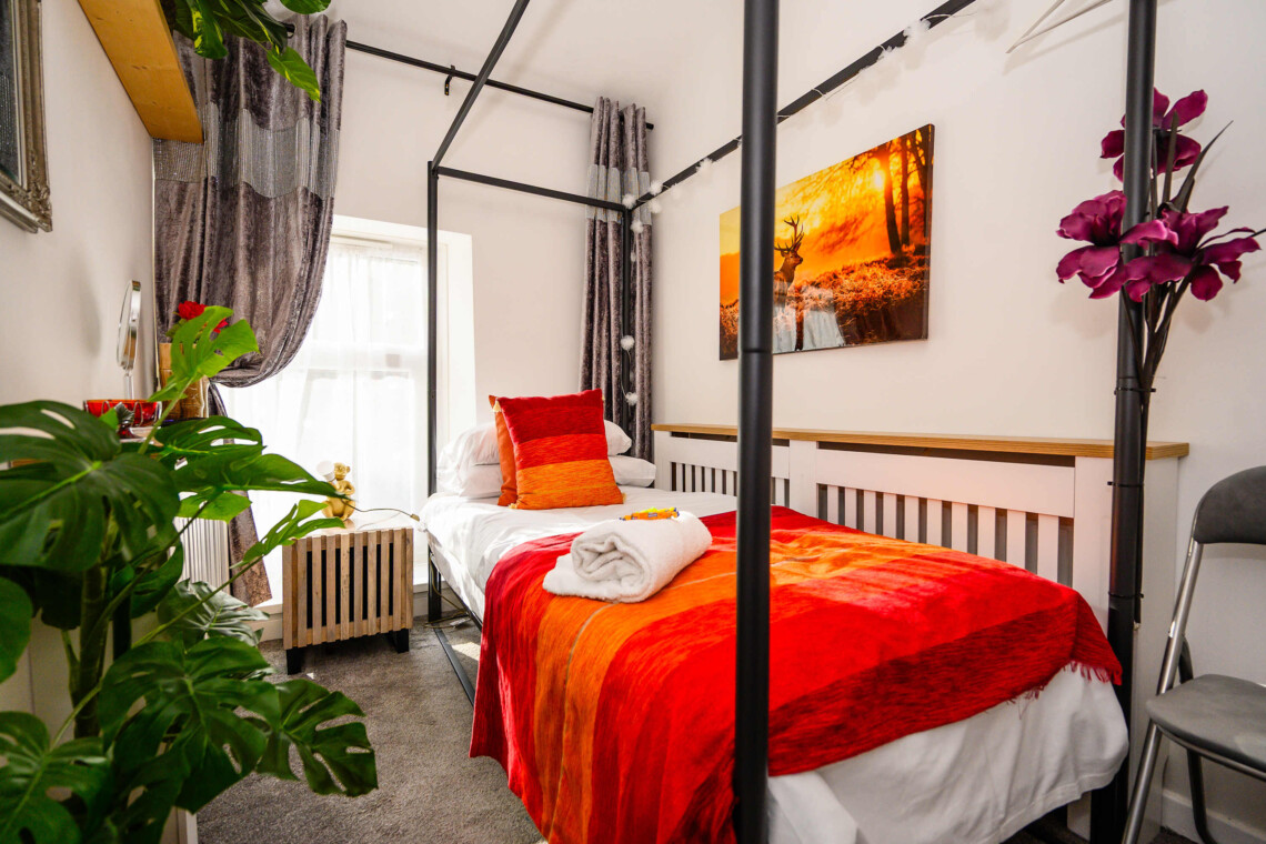 Bedroom 1 single bed