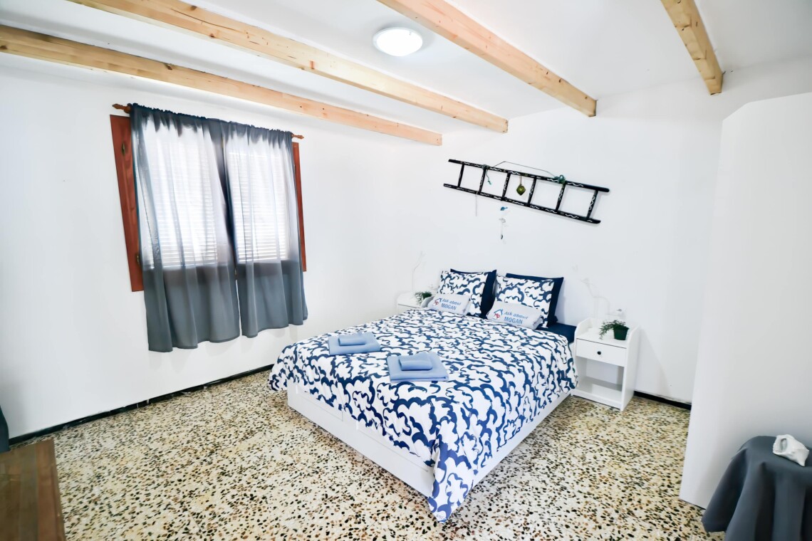 The bedroom contains a comfortable double bed which can be separated into two singles