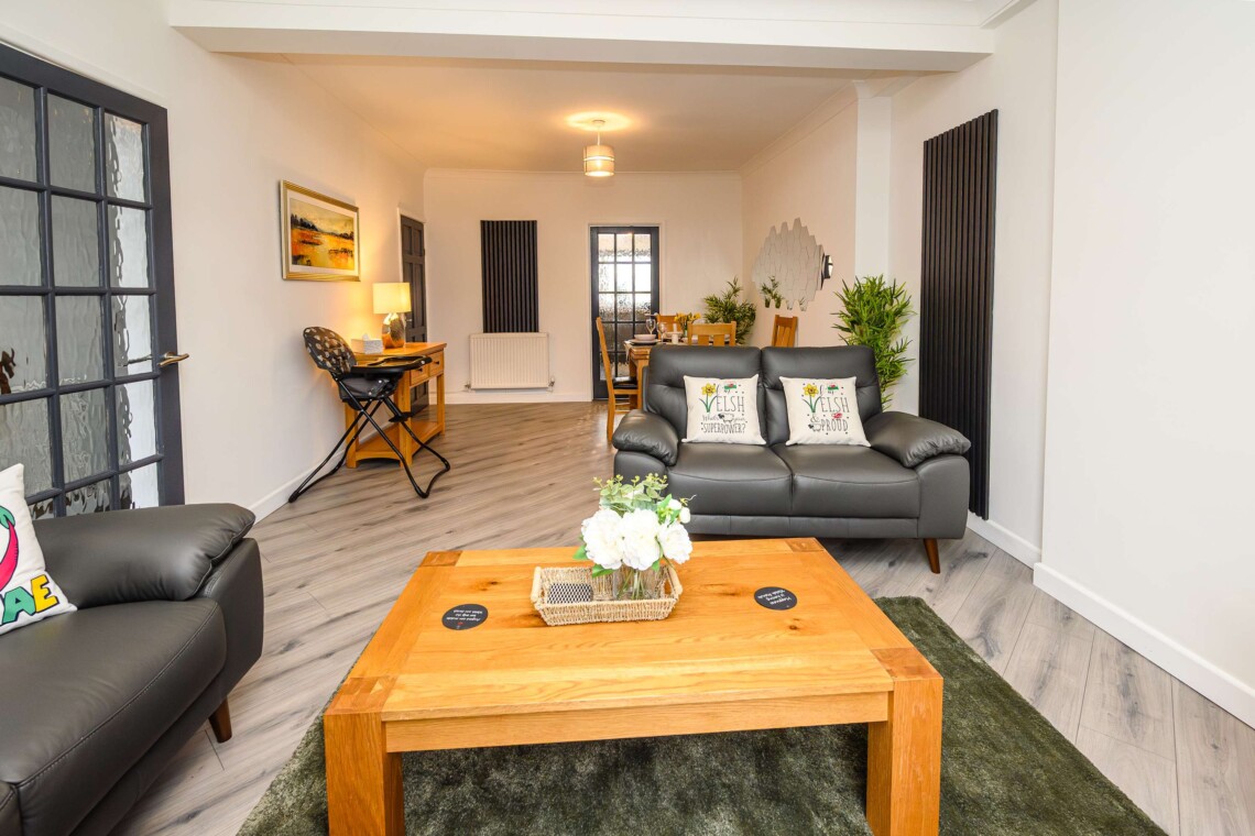 Spacious open plan living & dining area