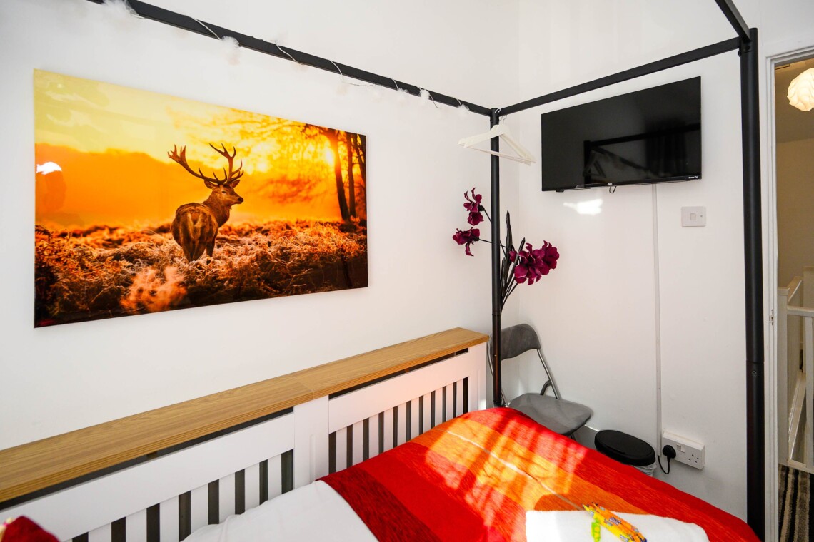 Single bedroom, with Tv