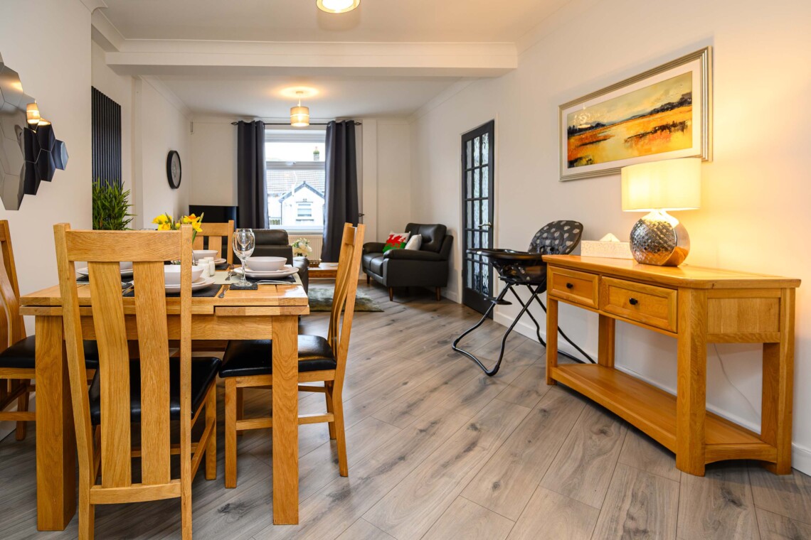 Open plan, spacious Living & Dining area