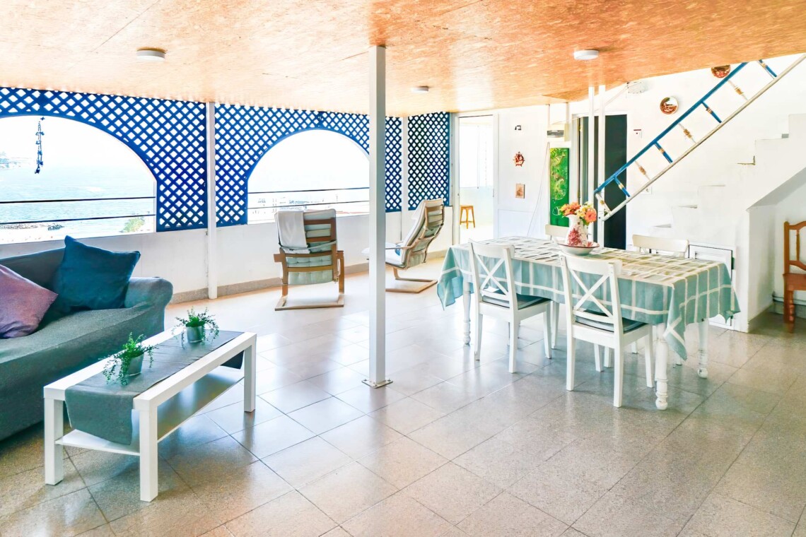 The living & dining area is the perfect place to relax 