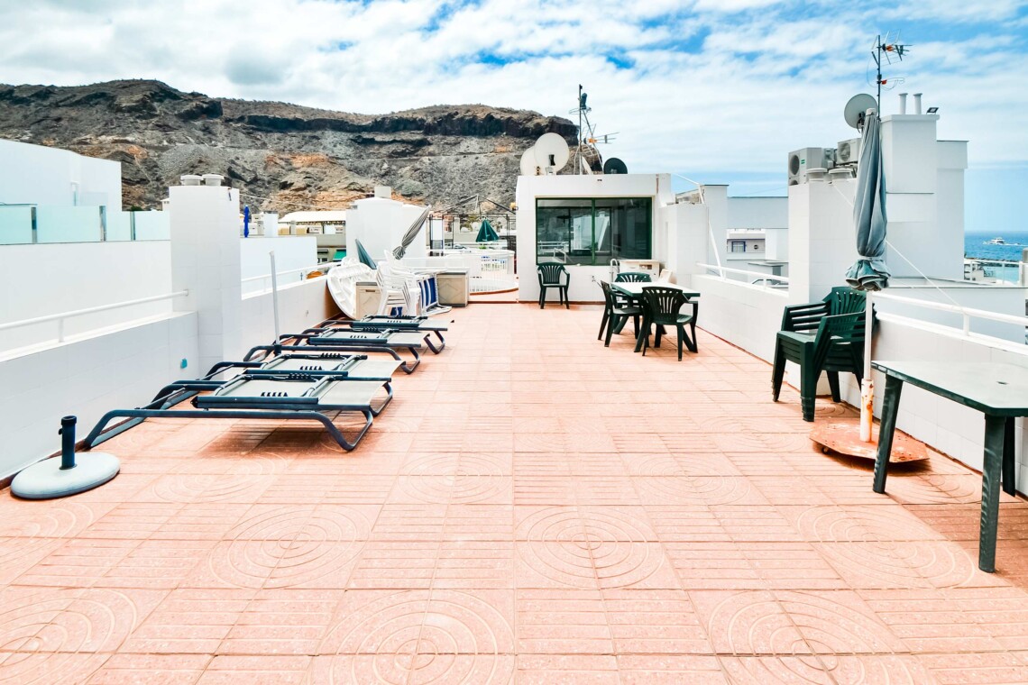 Guests have access to a shared rooftop terrace with plenty of seating and sun loungers, ideal for soaking up the sun and views.