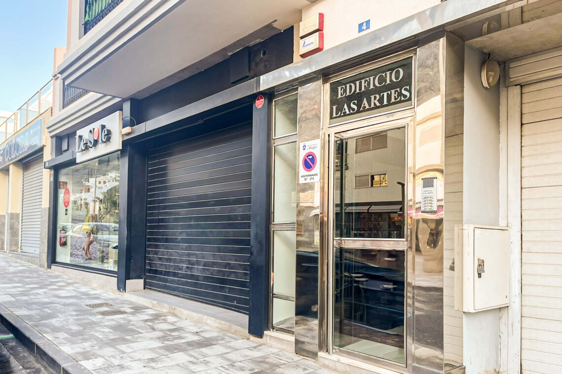 Street view and access to Casa Melinda