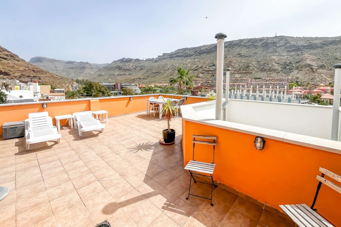 Sun loungers on the private roof terrace