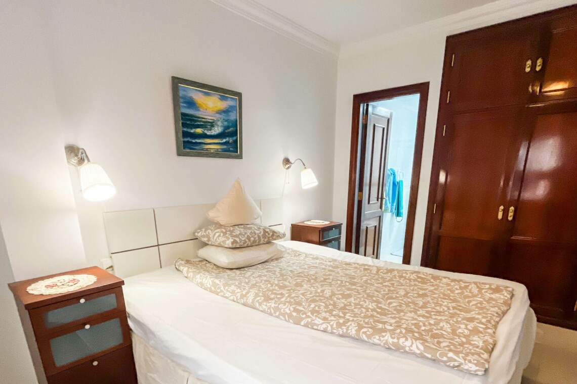 Bendroom with Queen size bed 