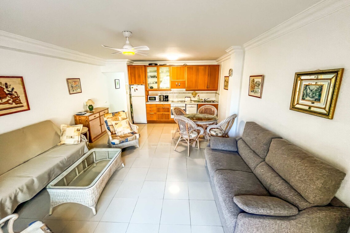 Open plan living, large comfortable seating area