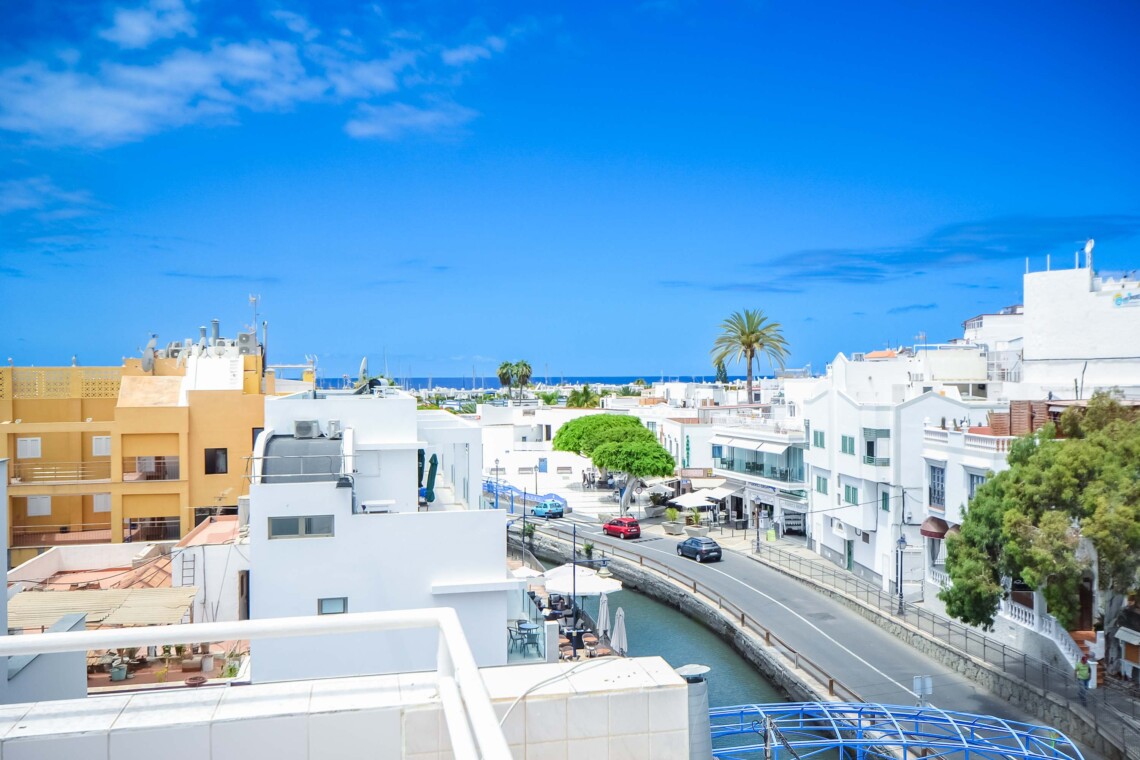 Guests also have access to a shared rooftop terrace with plenty of seating and sun loungers, ideal for soaking up the sun and views.