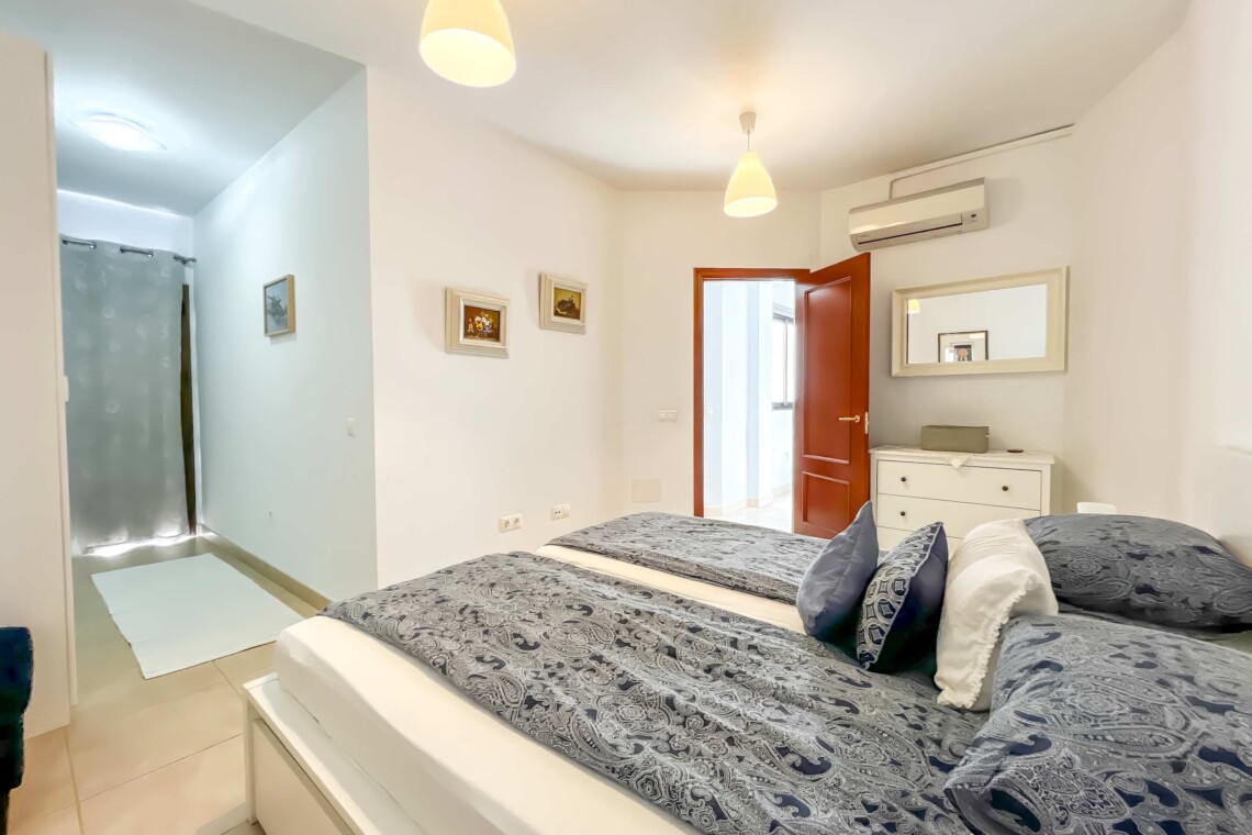 Luxurious king-size bed